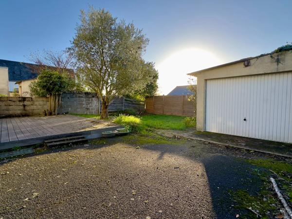 SAUMUR, Proche Nantilly, Maison 4 chambres de 115m² avec jardin et garage.