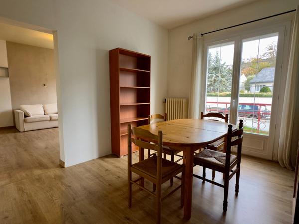 SAUMUR, Proche Nantilly, Maison 4 chambres de 115m² avec jardin et garage.