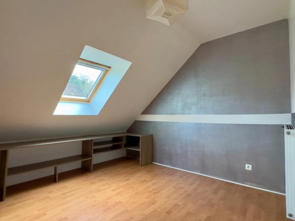 SAUMUR, Proche Nantilly, Maison 4 chambres de 115m² avec jardin et garage.