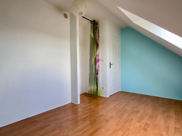 SAUMUR, Proche Nantilly, Maison 4 chambres de 115m² avec jardin et garage.