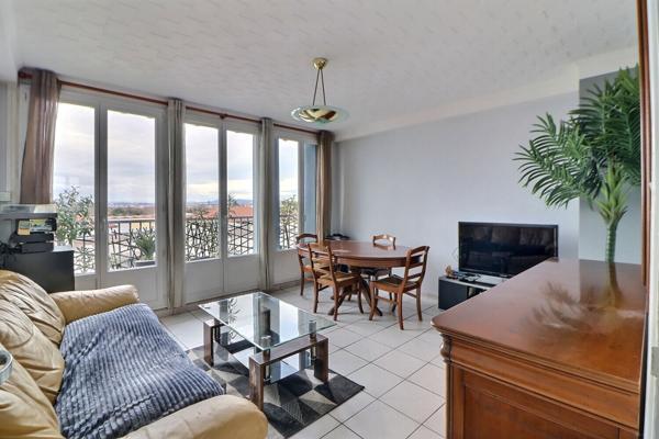 Appartement 4 pièces à Saint-Priest, 71m2, dernier étage, balcon et cave