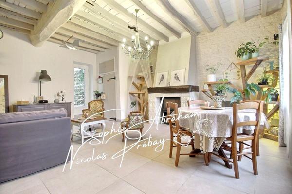 Charmante maison en pierres avec garage et cour