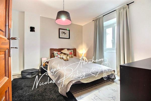 Charmante maison en pierres avec garage et cour