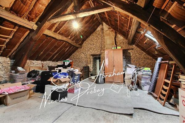 Charmante maison en pierres avec garage et cour