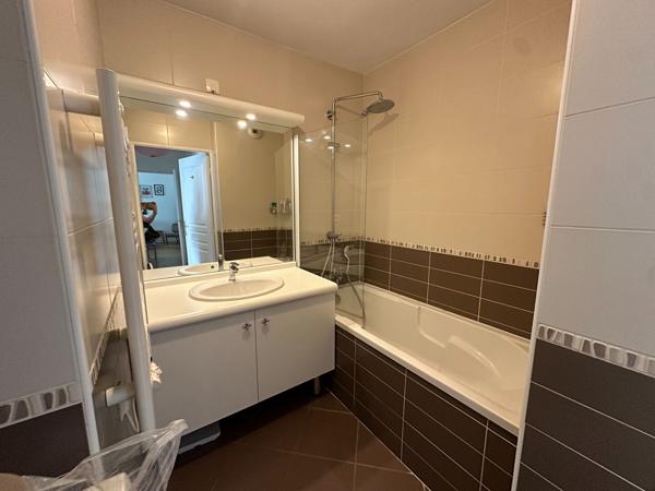 Location nue - Villeurbanne / République - T3 de 58 m² avec garage PMR