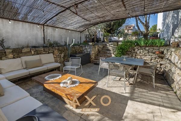 EGUILLES - BASTIDE XIX EME- 250M² - PARC 7 500M² - PISCINE - VUE SAINTE VICTOIRE ET VILLAGE D'EGUILLES -  1 290 000€