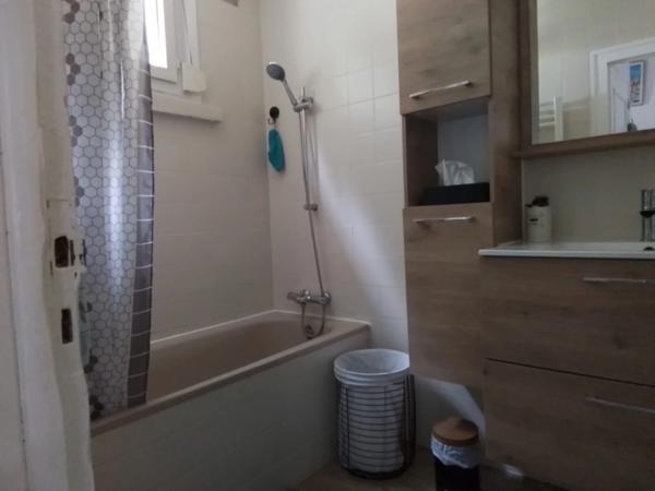 Maison rénovée 3 chambres – Vue dégagée – Sous sol - Sans vis à vis – 10 minutes de Carhaix - 50 minutes des plages