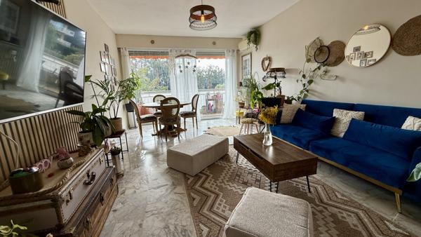 Cagnes-sur-Mer – Breguières : 3 pièces traversant de 72 m² avec balcons, cave et ascenseur