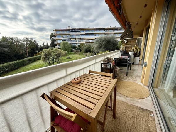 Cagnes-sur-Mer – Breguières : 3 pièces traversant de 72 m² avec balcons, cave et ascenseur