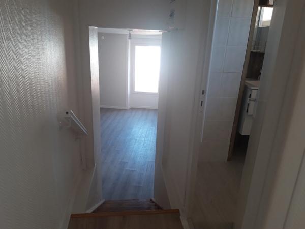SAINT FLORENT DES BOIS 85310 APPARTEMENT RENOVE T3 70M² / 2 CHAMBRES AVEC TERRASSE ET DEPENDANCE