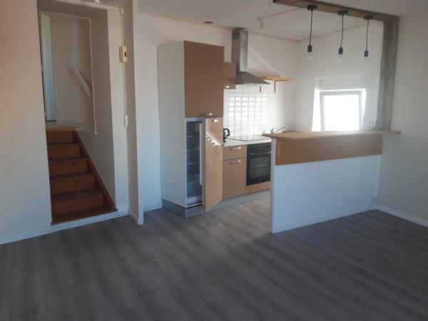 SAINT FLORENT DES BOIS 85310 APPARTEMENT RENOVE T3 70M² / 2 CHAMBRES AVEC TERRASSE ET DEPENDANCE