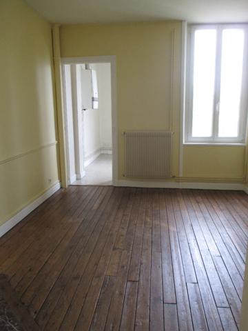 Appartement Reims 2 pièces 38m2 - 53 rue de Neufchâtel (1er étage droit)