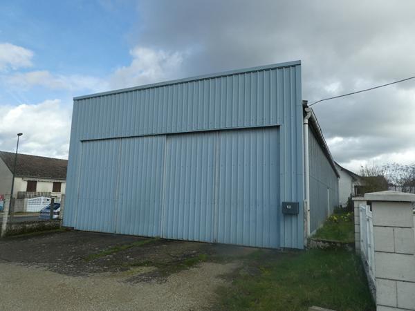 CHECY Bâtiment idéal stockage 258 m²