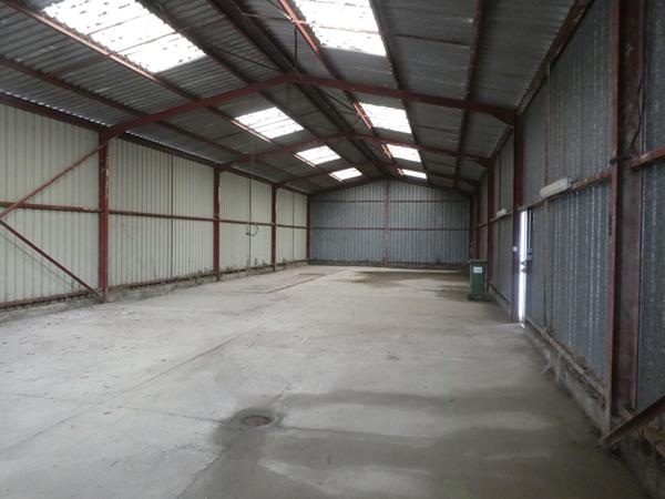 CHECY Bâtiment idéal stockage 258 m²