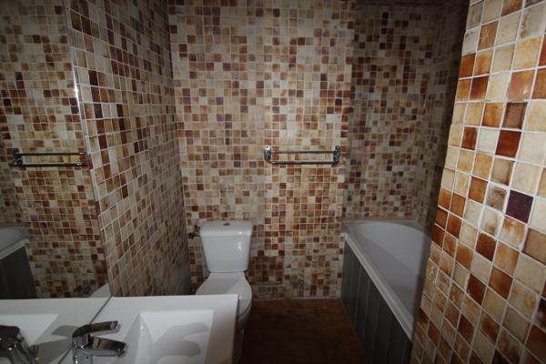 STUDIO TOUT CONFORT DANS COPROPRIETE CENTRE VILLE - PARKING - BALCON