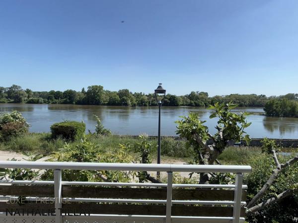 Orléans face Loire, vue exceptionnelle, Maison d'architecte 330 m²: 231 m² habitables, et piscine intérieure 90 m² in et out sur jardin