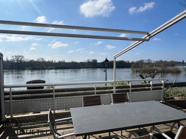 Orléans face Loire, vue exceptionnelle, Maison d'architecte 330 m²: 231 m² habitables, et piscine intérieure 90 m² in et out sur jardin