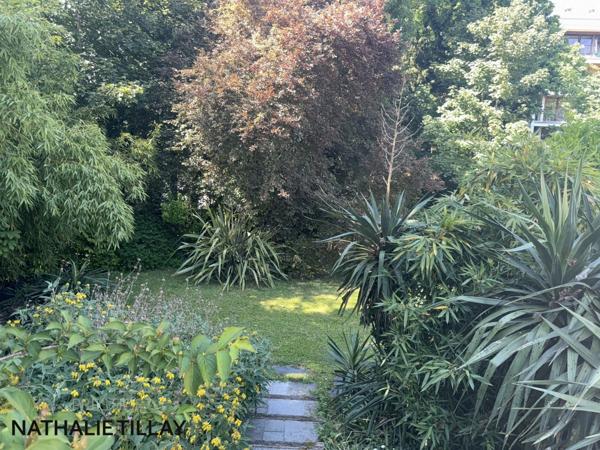 Orléans face Loire, vue exceptionnelle, Maison d'architecte 330 m²: 231 m² habitables, et piscine intérieure 90 m² in et out sur jardin