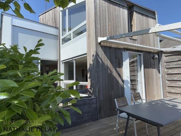 Orléans face Loire, vue exceptionnelle, Maison d'architecte 330 m²: 231 m² habitables, et piscine intérieure 90 m² in et out sur jardin