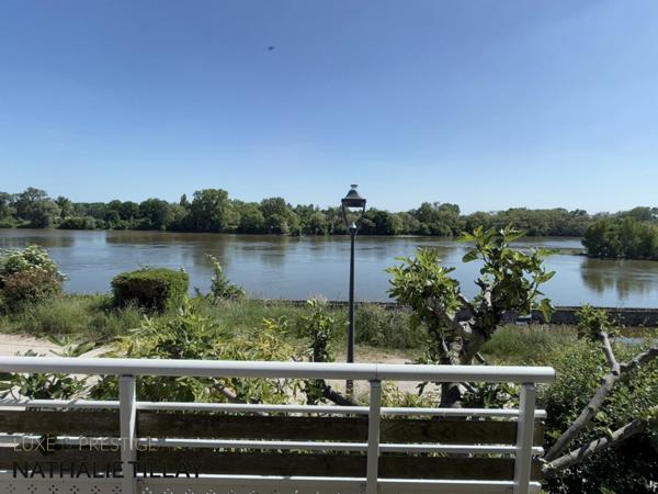 Orléans face Loire, vue exceptionnelle, Maison d'architecte 330 m²: 231 m² habitables, et piscine intérieure 90 m² in et out sur jardin