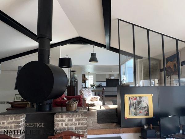 Orléans face Loire, vue exceptionnelle, Maison d'architecte 330 m²: 231 m² habitables, et piscine intérieure 90 m² in et out sur jardin