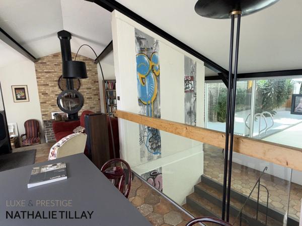 Orléans face Loire, vue exceptionnelle, Maison d'architecte 330 m²: 231 m² habitables, et piscine intérieure 90 m² in et out sur jardin