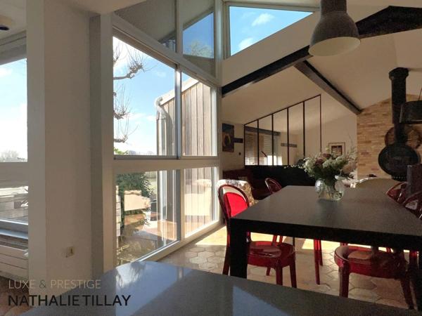 Orléans face Loire, vue exceptionnelle, Maison d'architecte 330 m²: 231 m² habitables, et piscine intérieure 90 m² in et out sur jardin