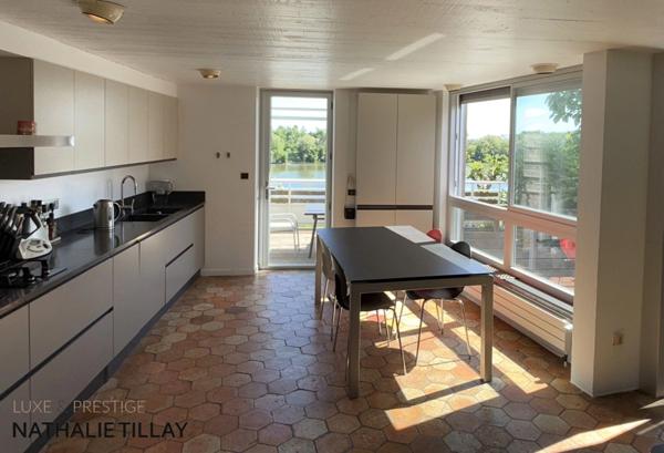 Orléans face Loire, vue exceptionnelle, Maison d'architecte 330 m²: 231 m² habitables, et piscine intérieure 90 m² in et out sur jardin