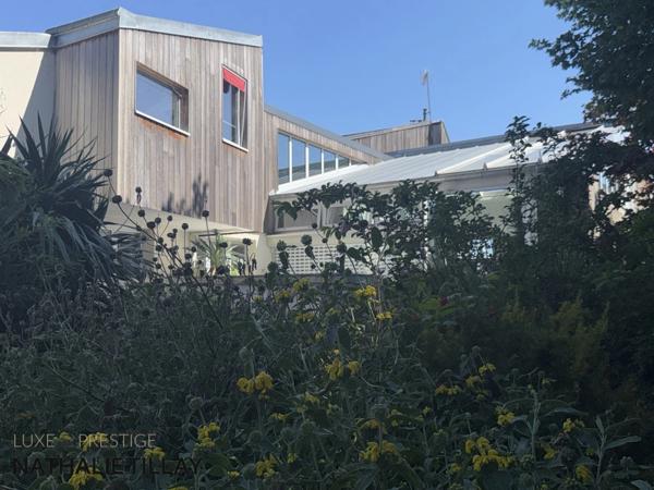 Orléans face Loire, vue exceptionnelle, Maison d'architecte 330 m²: 231 m² habitables, et piscine intérieure 90 m² in et out sur jardin