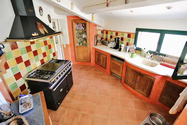 Le Grau-du-Roi (30240) PARC 1,1 HA, SUPERBE MAS CONTEMPORAIN DE PLEIN PIED, DE 252 M2 , PISCINE 12/6, ET DEPEND