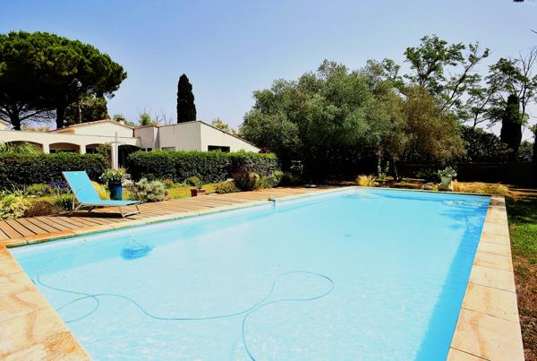 Le Grau-du-Roi (30240) PARC 1,1 HA, SUPERBE MAS CONTEMPORAIN DE PLEIN PIED, DE 252 M2 , PISCINE 12/6, ET DEPEND