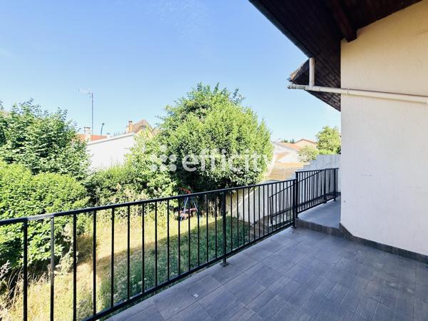 Maison
         7 pièces
        - 150 m² Exclusivité 600 000 € *