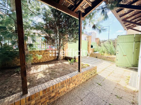 Maison
         7 pièces
        - 150 m² Exclusivité 600 000 € *