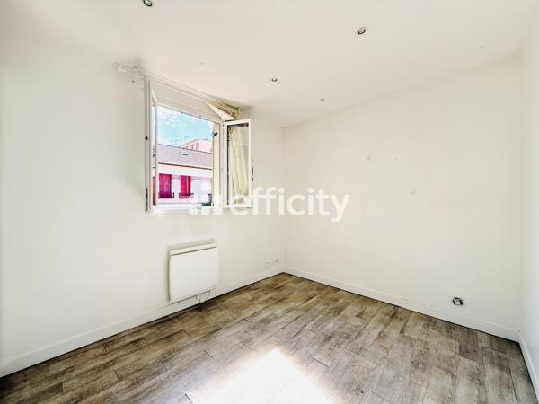 Maison
         7 pièces
        - 150 m² Exclusivité 600 000 € *
