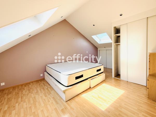Maison
         7 pièces
        - 150 m² Exclusivité 600 000 € *