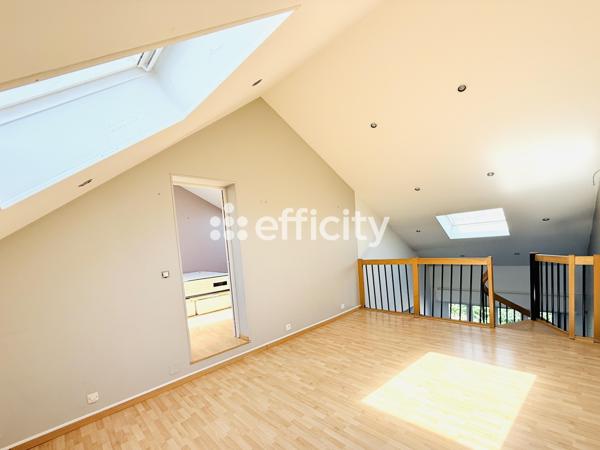 Maison
         7 pièces
        - 150 m² Exclusivité 600 000 € *