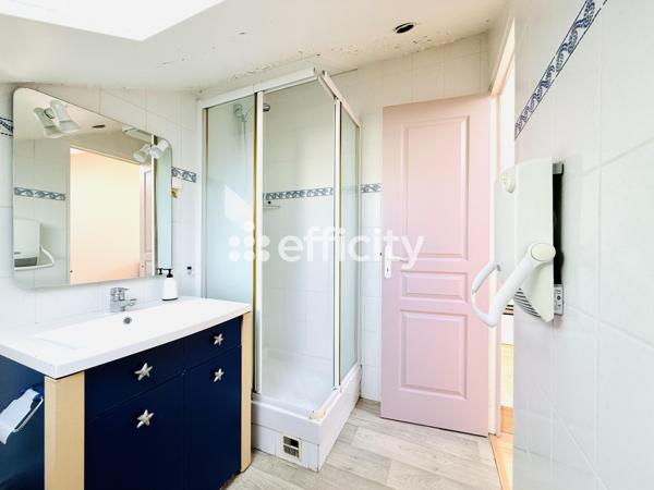 Maison
         7 pièces
        - 150 m² Exclusivité 600 000 € *