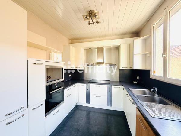 Maison
         7 pièces
        - 150 m² Exclusivité 600 000 € *