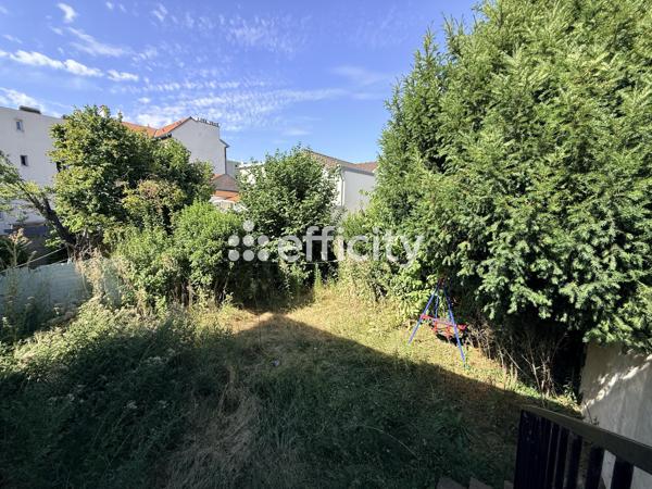 Maison
         7 pièces
        - 150 m² Exclusivité 600 000 € *