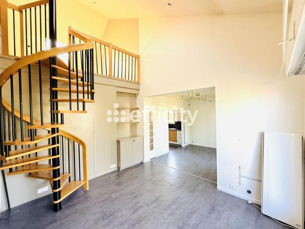 Maison
         7 pièces
        - 150 m² Exclusivité 600 000 € *