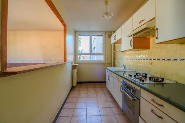 Appartement Nevers 2 chambres, possible 3 chambres, parking, environnement calme, 2h30 de Paris