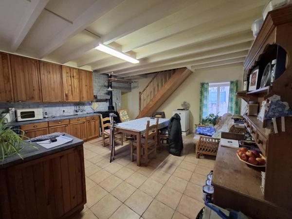 Maison de village avec dépendances et terrain près de Matha