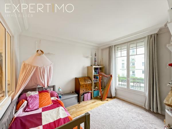 Issy-les-Moulineaux (92130) COUP DE CŒUR – Appartement familial 5 pièces de 107 m², rénové, lumineux et au calme absolu