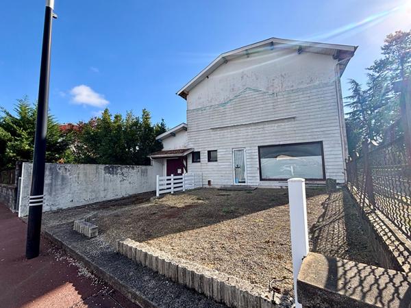 À VENDRE ? LOCAL COMMERCIAL DE PLUS DE 200 m² ? EMPLACEMENT STRATÉGIQUE À DAX