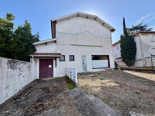 À VENDRE ? LOCAL COMMERCIAL DE PLUS DE 200 m² ? EMPLACEMENT STRATÉGIQUE À DAX