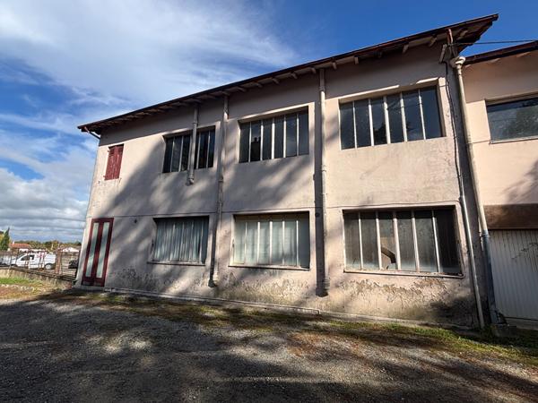 À VENDRE ? LOCAL COMMERCIAL DE PLUS DE 200 m² ? EMPLACEMENT STRATÉGIQUE À DAX