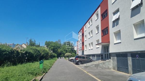 Appartement 3 pièces à vendre à Neuilly-sur-Marne - Dernier étage, bon état