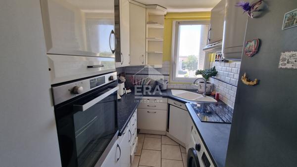 Appartement 3 pièces à vendre à Neuilly-sur-Marne - Dernier étage, bon état