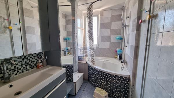 Appartement 3 pièces à vendre à Neuilly-sur-Marne - Dernier étage, bon état