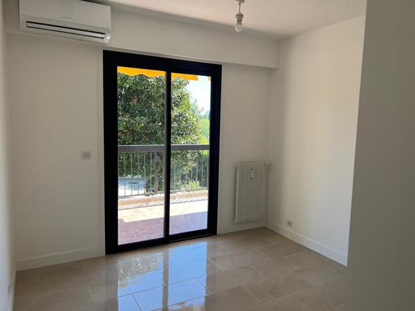 Bel appartement 3 chambres en résidence avec piscine, sans travaux-Antibes-le Puy